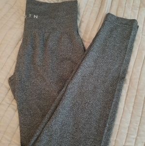 NVGTN workout leggings full length and HIGH WAIST!